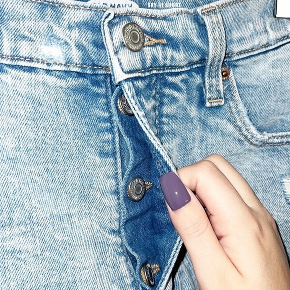 Old Navy Ski Hi Extra High Rise Button Fly Light Wash Distressed Cuffed Shorts - Picture 4 of 8